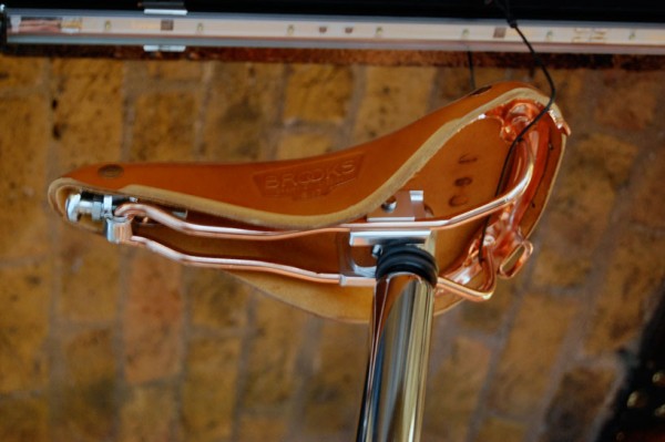 Tom Dixon diseña una bicicleta de cobre para Brompton