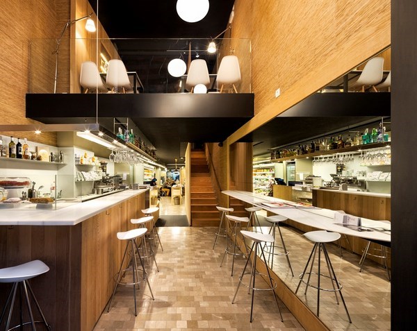 Restaurante y take-away Casp Food, dos plantas a todo detalle en el centro  de Barcelona. 