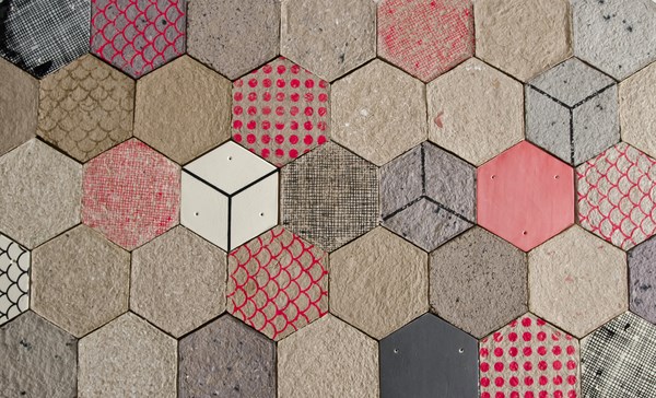wallpapering tiles con papel reciclado y de ceramica diariodesign