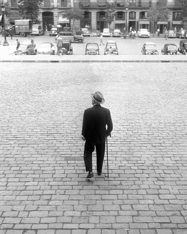 Leopoldo Pomés, 1959. Un señor en Barcelona. © Leopoldo Pomés