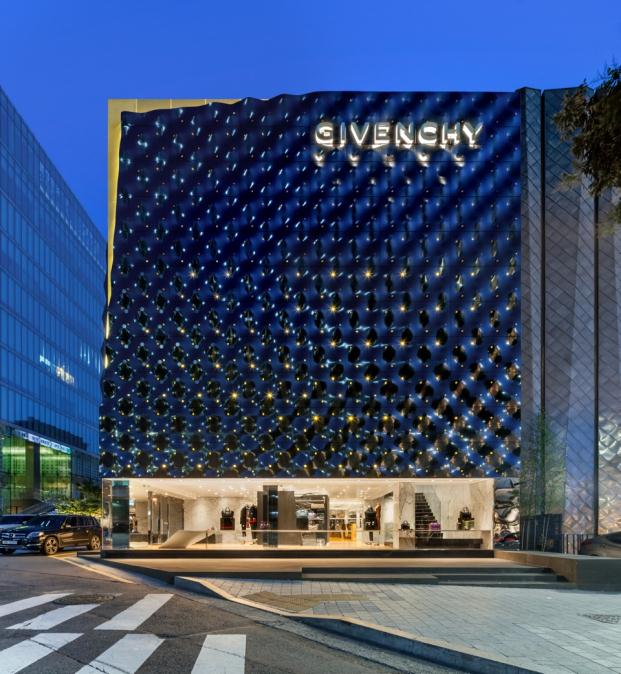 Givenchy piuarch boutique Seoul South Korea Shin Kyungsub diariodesign
