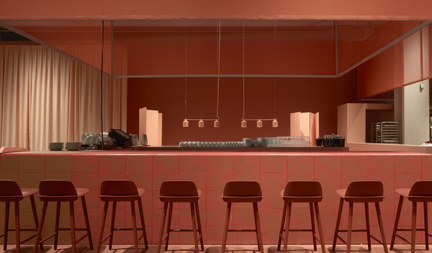 Design Bar en color coral de note design studio 