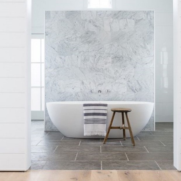 Tabique de mármol blanco en la reforma de un proyecto de baño Bañera 