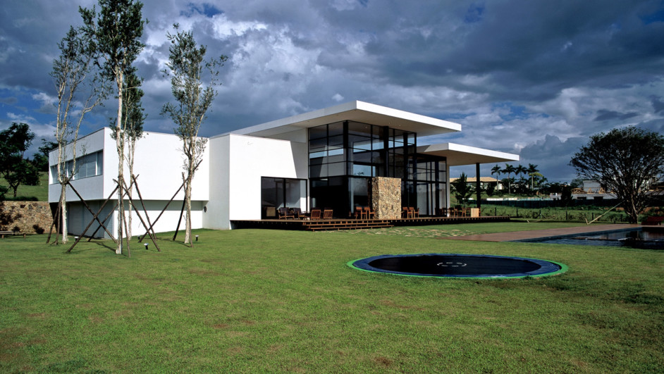 Residencia Baroneza Simone Mantovani exterior jardin casa do brasil diariodesign