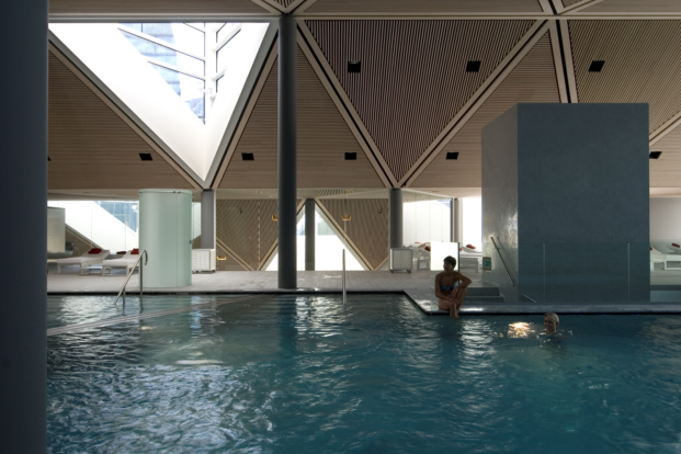 wellness centre tschuggen berg oase arosa mario botta diariodesign piscina