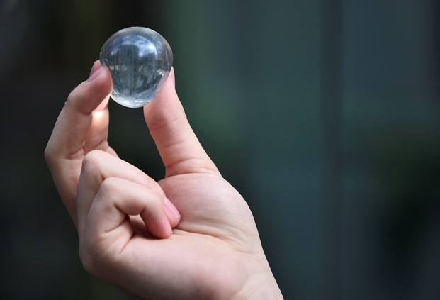 ooho burbuja no plastico design does exposicion museu del disseny