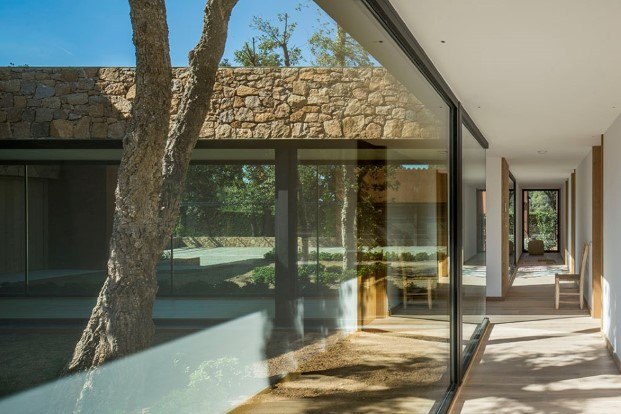susanna cots y su casa entre olivos en el emporda diariodesign