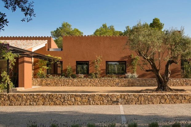 susanna cots y su casa entre olivos en el emporda diariodesign