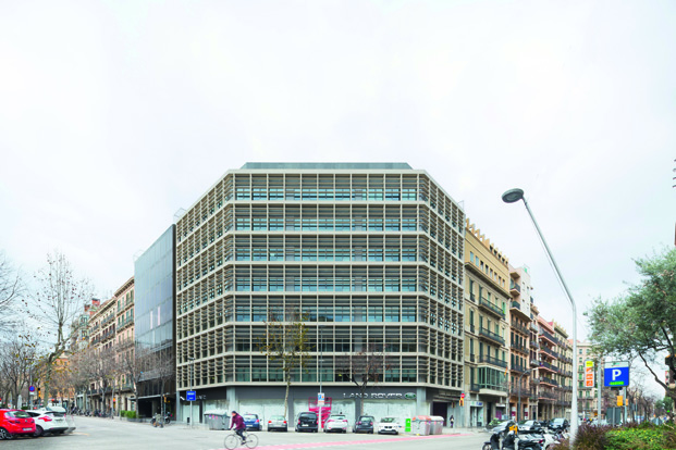  fachada de un edificio de oficinas en Barcelona diariodesign
