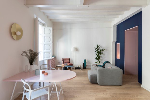 estudio de color rosa en apartamento del born barcelona diariodesign