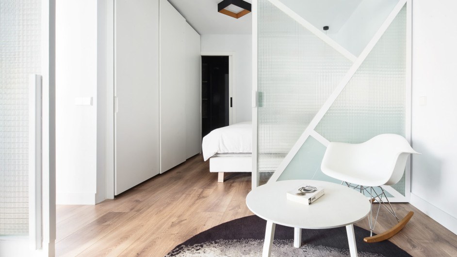 apartamento sardenya blanco y negro raul sanchez architects diariodesign