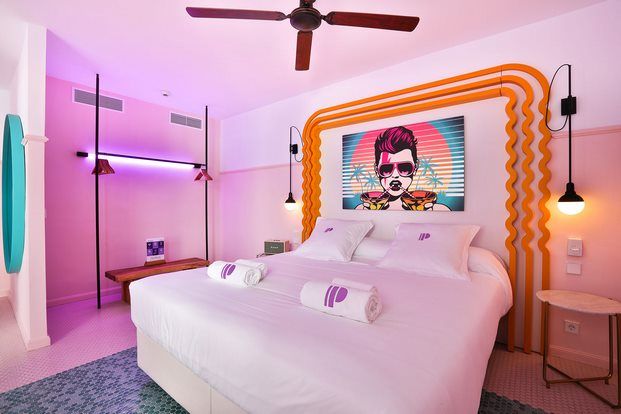 habitacion-rosa-hotel-paradiso-ibiza-estilo-miami-art-deco-diariodesign