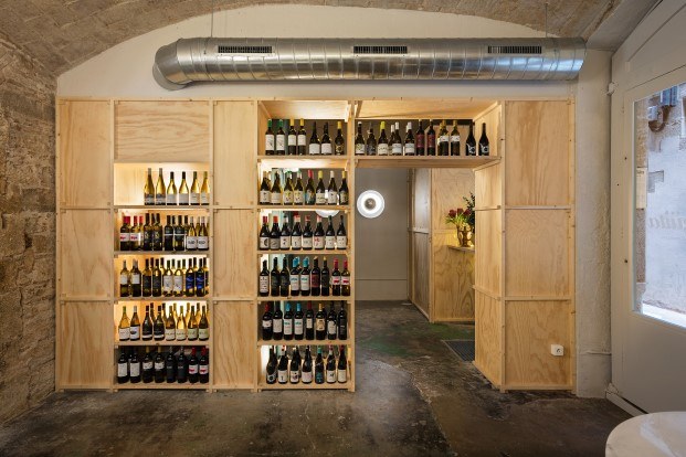 aguita espacio tradicional del born para tormar vino en Barcelona diariodesign