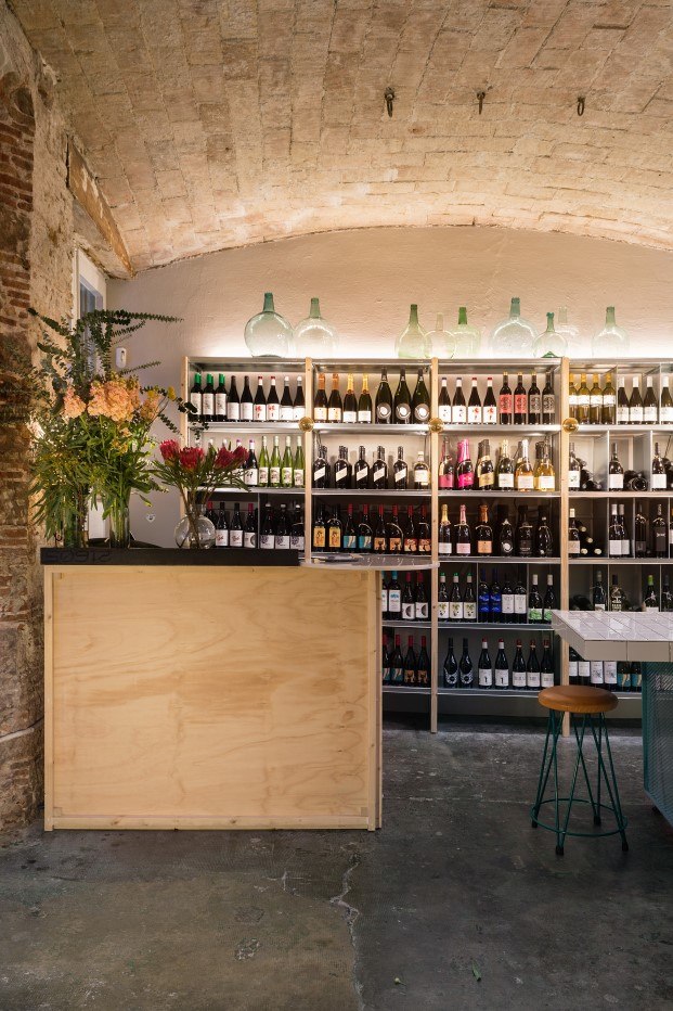 aguita espacio tradicional del born para tormar vino en Barcelona diariodesign