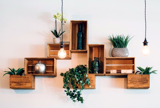 Cajas madera estanterías pared curso online diseño interior LaBasad diariodesign