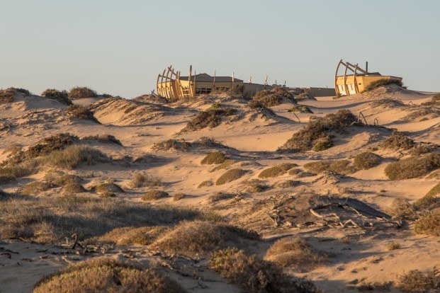 glamping shipwreck lodge en el desierto de namibia diariodesign