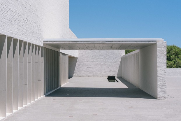 arquietctura minimalista edificio blanco bestseller malaga diariodesign