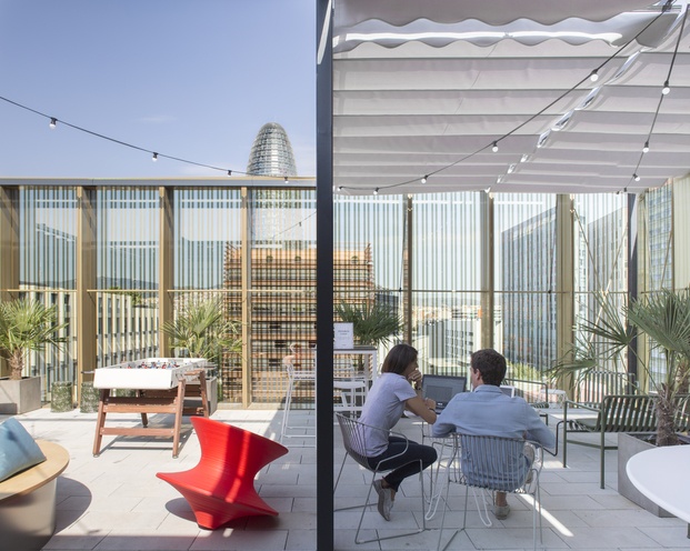 terraza wework glories oficinas de diseño