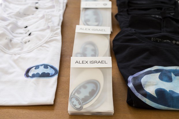 merchandising batman alex israel en mamo diariodesign