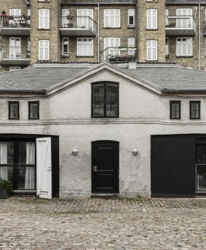 Frama Studio transforma The Stable House, villa del siglo XIX en Copenhagen, en una residencia contemporánea