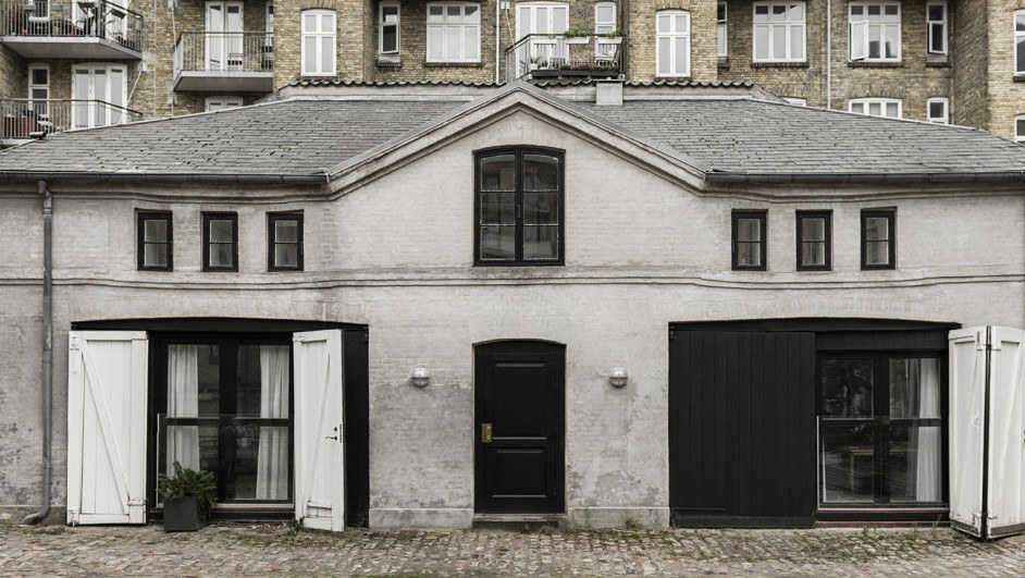 Frama Studio transforma The Stable House, villa del siglo XIX en Copenhagen, en una residencia contemporánea