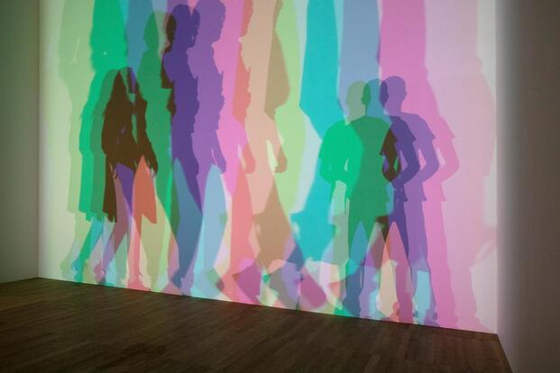 Olafur Eliasson. Exposición In Real Life. Tate Modern, 2019. Sombras de colores