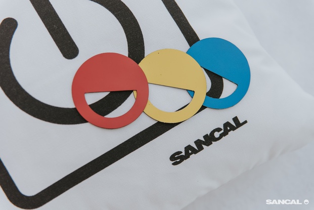 Símbolo Logotipo Sancal rojo amarillo azul