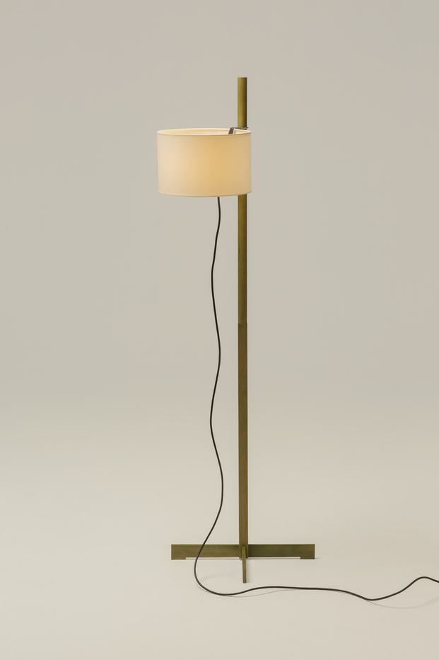 Muebles verdes. Design for Posidonia. Here We Are Collective.
SANTA & COLE. Lámpara TMM, de Miguel Milá