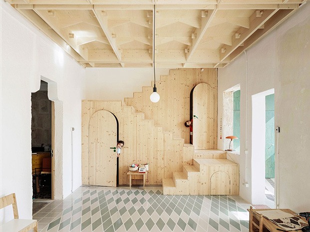 SMS Arquitectos extienden la residencia Plywood House en Palma de Mallorca a partir de procesos de fabricación digital y materiales locales.