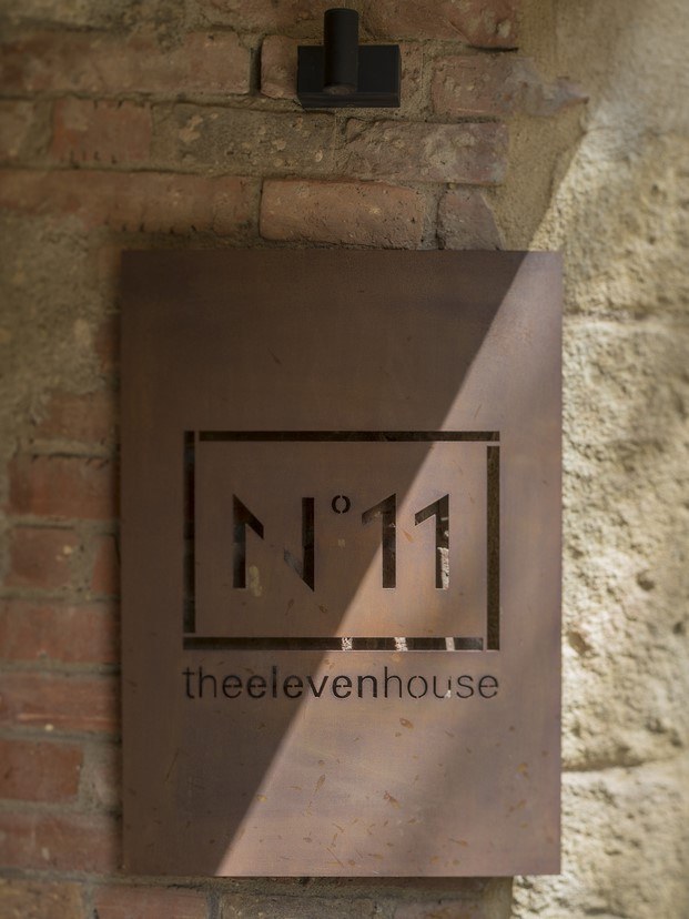 the eleven house número 11