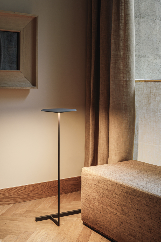Lámpara de la colección Flat diseño de Ichiro Iwaski para Vibia