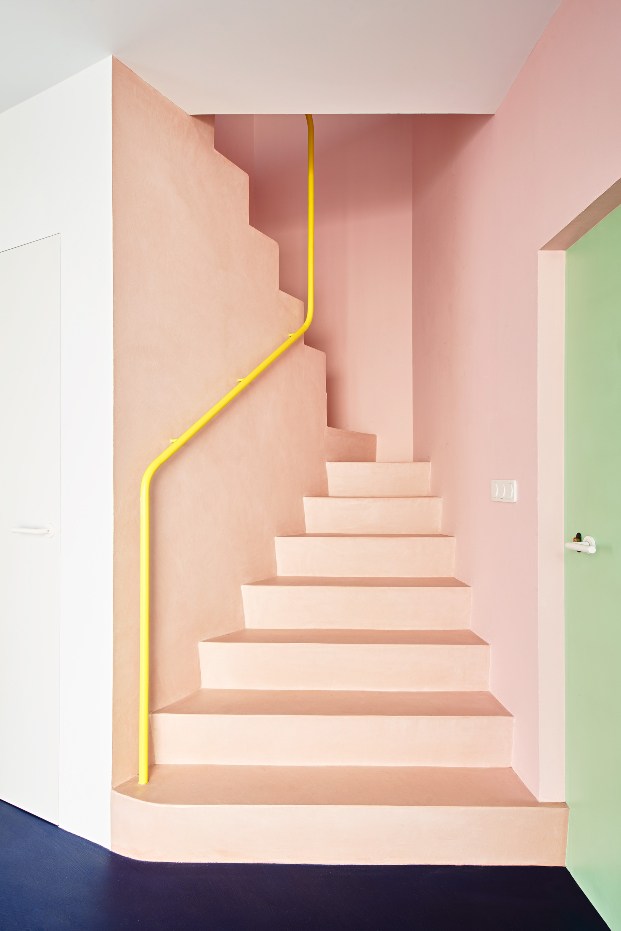 Casa Witiza en Carabanchel (Madrid), de Beatriz Alés Atelier. Interiorismo rosa