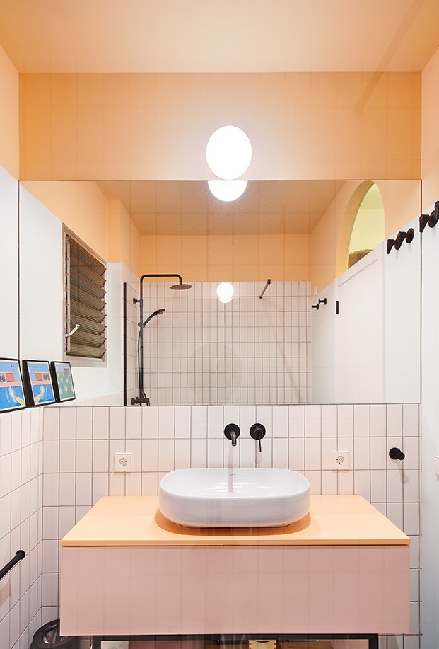Los cuartos de baño se han realizdo en tonos pasteles que rememoran la esencia original del piso