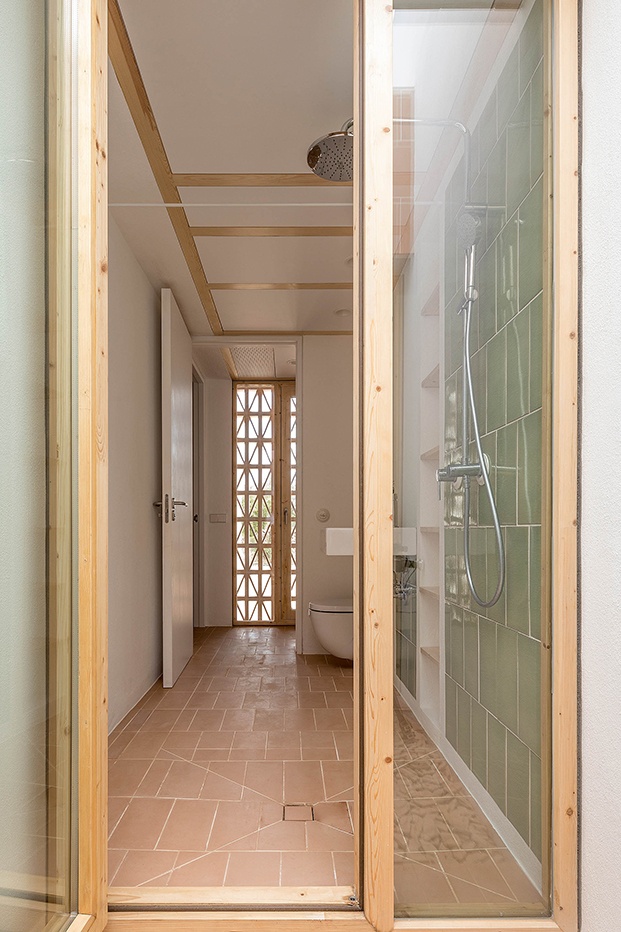 vista de la zona de ducha del cuarto de baño de la pequeña casa de campo den Formentera