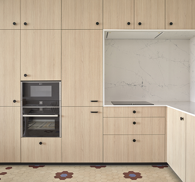 La cocina es un modelo de Cupra, sobre armarios de Ikea. Los tiradores son de Viefe