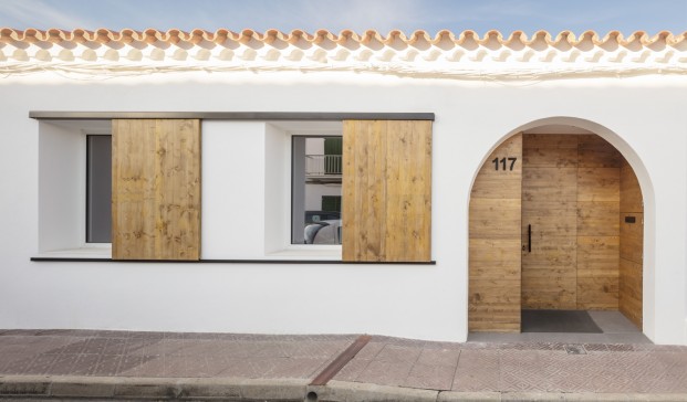 La mejor arquitectura de 2021 publicada en Diariodesign. Antigua casa de pescadores en Menorca