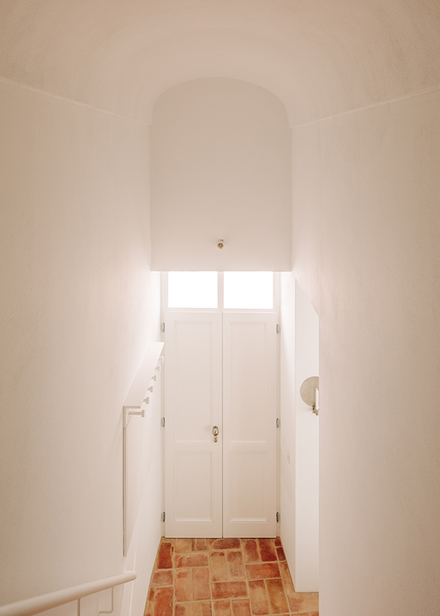 La firma hotelera the Addresses abre su segunda guest house Casa Dois en un antiguo almacén pesquero en Algarve. Un proyecto arquitectónico de Atelier Rua.