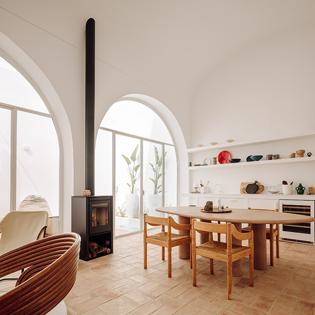La firma hotelera the Addresses abre su segunda guest house Casa Dois en un antiguo almacén pesquero en Algarve. Un proyecto arquitectónico de Atelier Rua.