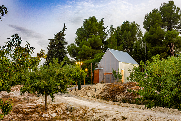 La Casica del Abuelo bodega familiar en Murcia reconvertida por meeecarquitectos en un pequeño espacio de 40 m2 totalmente sostenible.