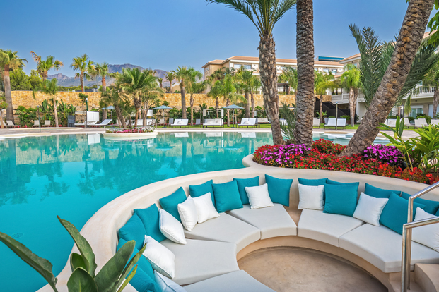 Ilmiodesign se inspira en el estilo mediterráneo para diseñar el interiorismo del Hotel Barceló La Nucía Palms de Alicante.