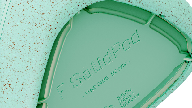 El estudio creativo valenciano CuldeSac diseña para Freshly Cosmetics el aplicador para pastillas de jabón y champú sólido F SolidPod.