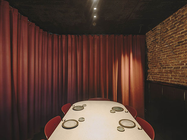 Nuevo restaurante NOMO Braganza en Madrid diseñado por Cirera Studio