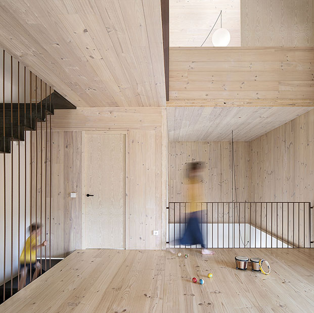Casa MDN, de Nook Architects. El Penedès. Interior madera