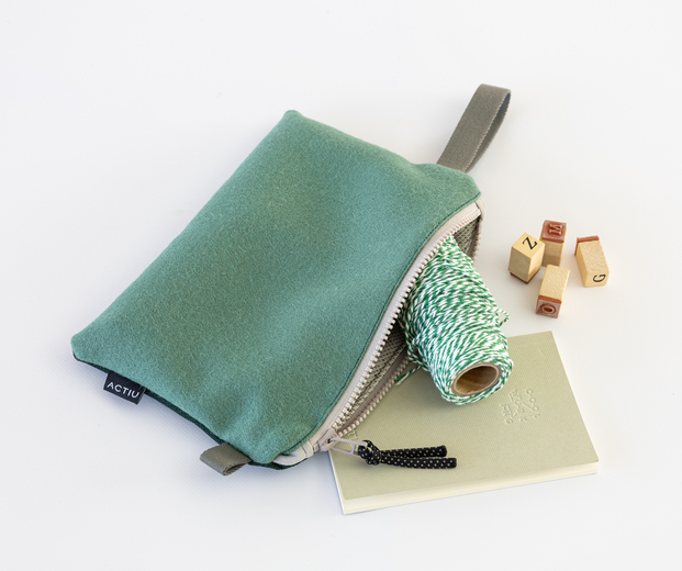Actiu presenta Second Act, una nueva gama de mochilas y accesorios hechos a partir de tejidos sobrantes de su propia producción. 