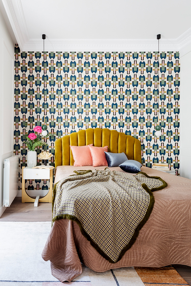 El interiorista Mikel Irastorza firma el diseño atrevido y lleno de color de un piso en San Sebastián que hace guiños al estilo ochentero Memphis.