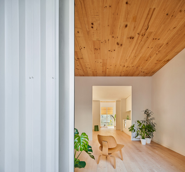 Peris+Toral Arquitectes construyen el edificio residencial con estructura de madera más grande de España. Está en Cornellà y acoge 85 viviendas sociales.