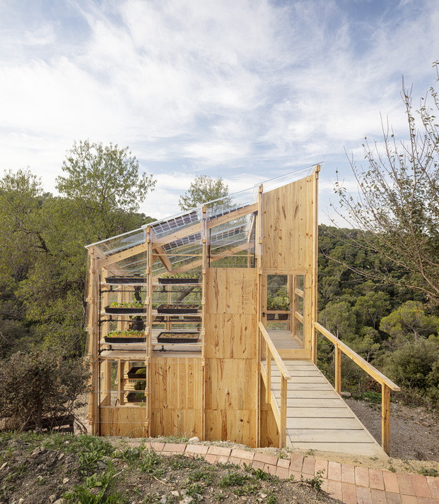 Estructura de madera invernadero sostenible de IACC en Collserola