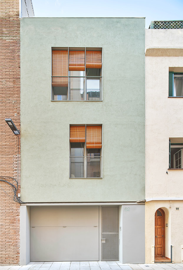 Casa entre medianeras en Mataró obra de Vallribera Arquitectes