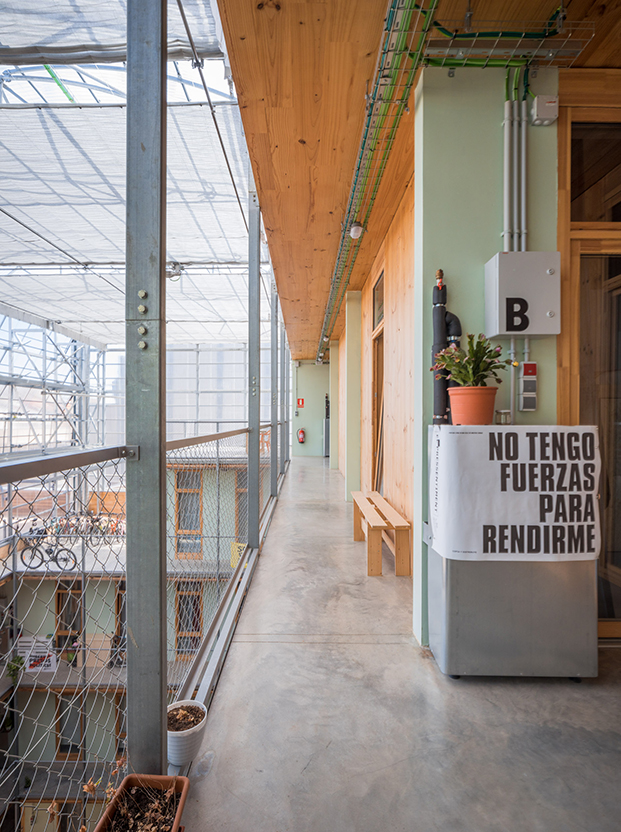 La vivienda cooperativa La Borda de Lacol en Barcelona ha sido galardonada con el Premio Emergente en los Premios Mies Van der Rohe 2022.