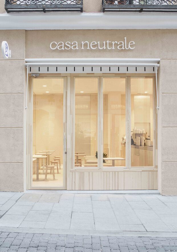 Casa Neutrale: una cafetería de estética soft en el centro de Madrid.